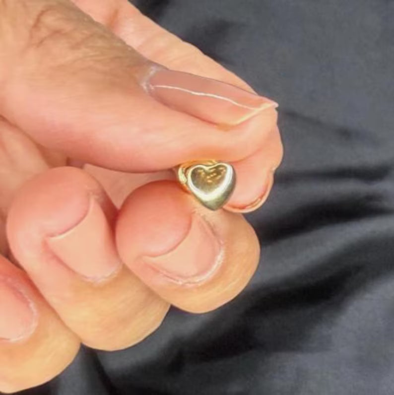18k Gold Heart Stud Earrings – Solid Gold – 0.6g