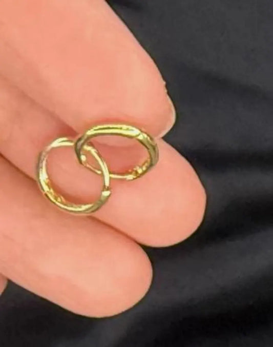 18k Gold Small Hoop Earrings – Solid Gold – 1.1g