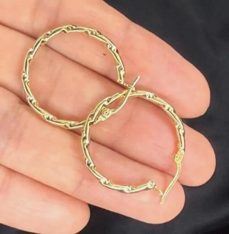 18k Gold Textured Hoop Earrings – Solid Gold – 1.7g