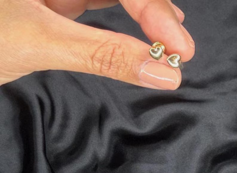 18k Gold Heart Stud Earrings – Solid Gold – 0.6g