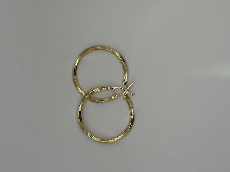 18k Gold Classic Hoop Earrings – Solid Gold – 1.9g