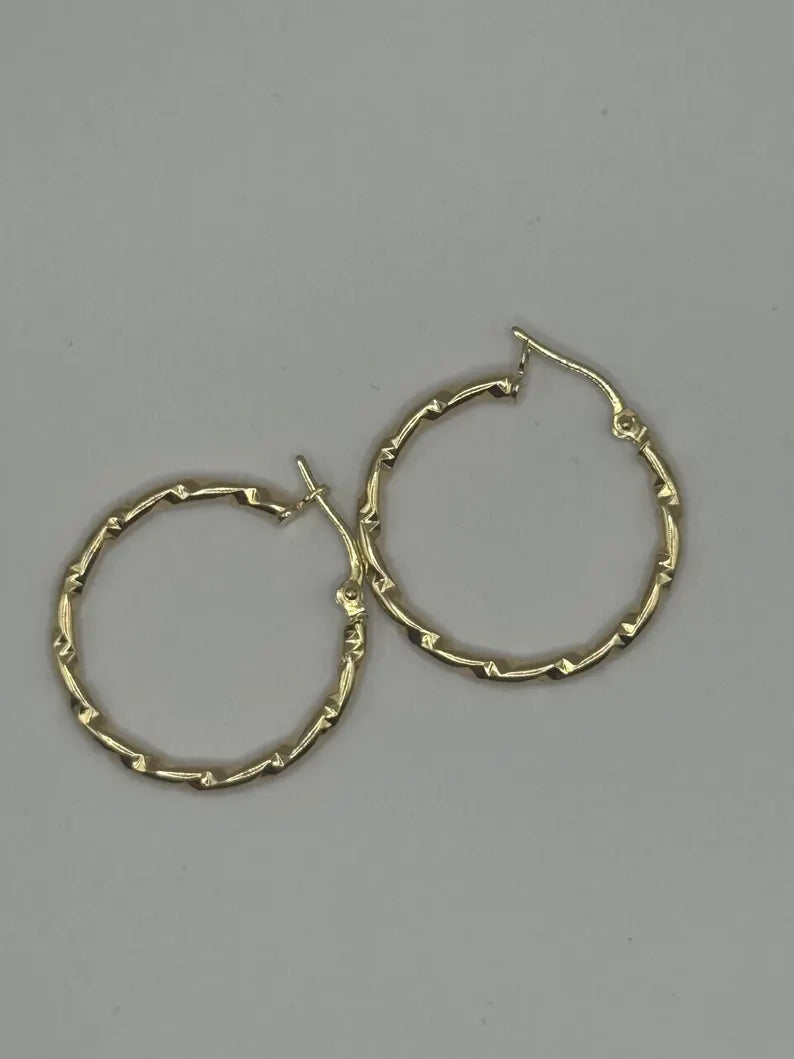 18k Gold Textured Hoop Earrings – Solid Gold – 1.7g