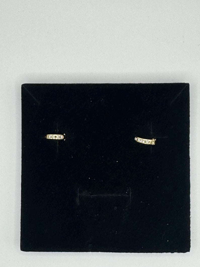 18k Gold Small Hoop Earrings with Zircon Stones – Solid Gold – 0.9g