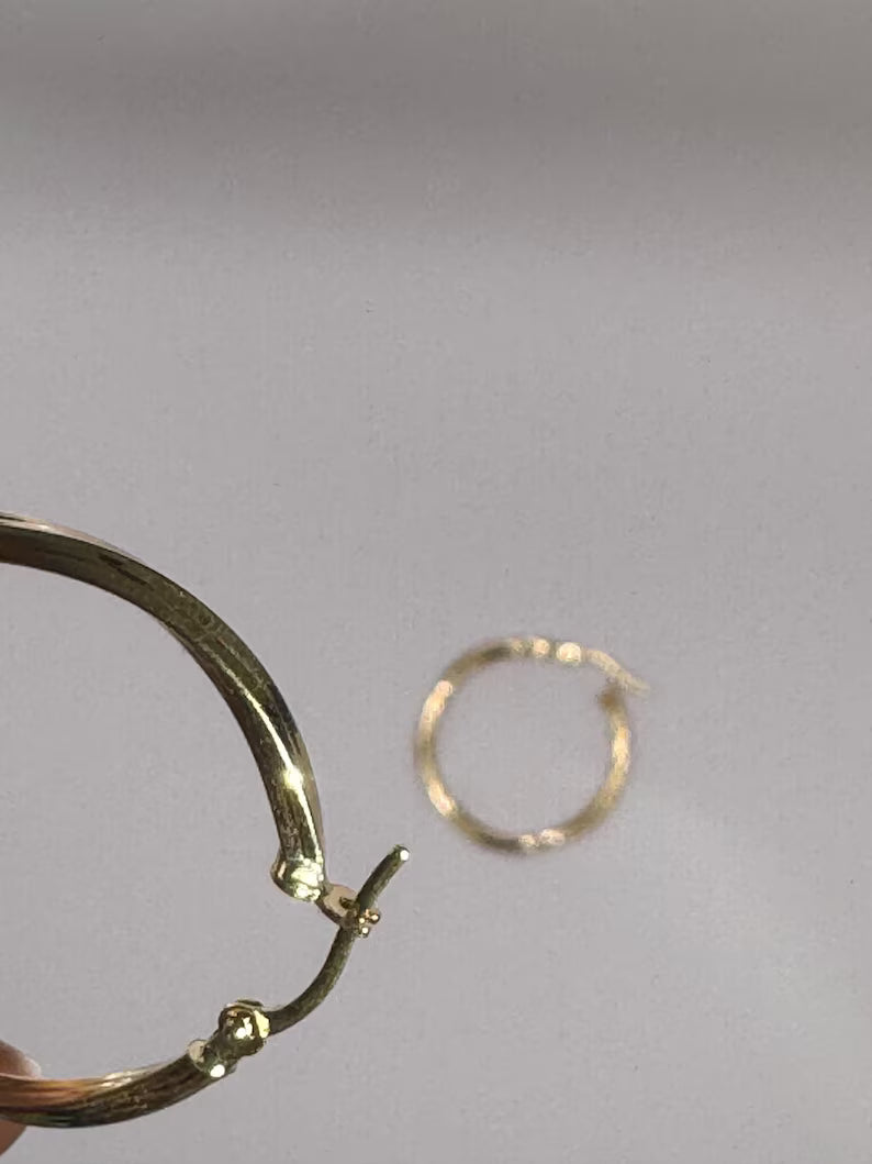 18k Gold Classic Hoop Earrings – Solid Gold – 1.9g