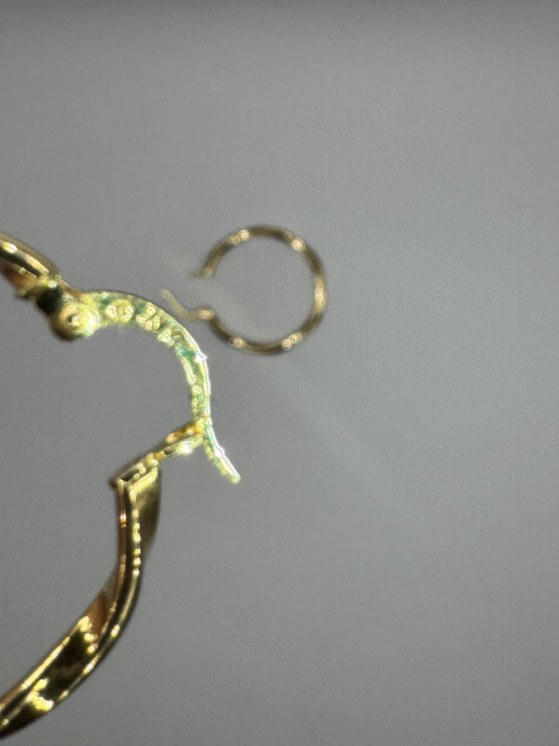 18k Gold Hoop Earrings – Solid Gold – 2.0g